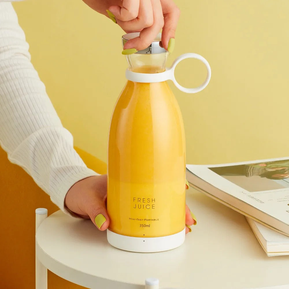 Portable  Mini Juicer Cup – Magnetic Rechargeable Fruit Blender (350ml)
