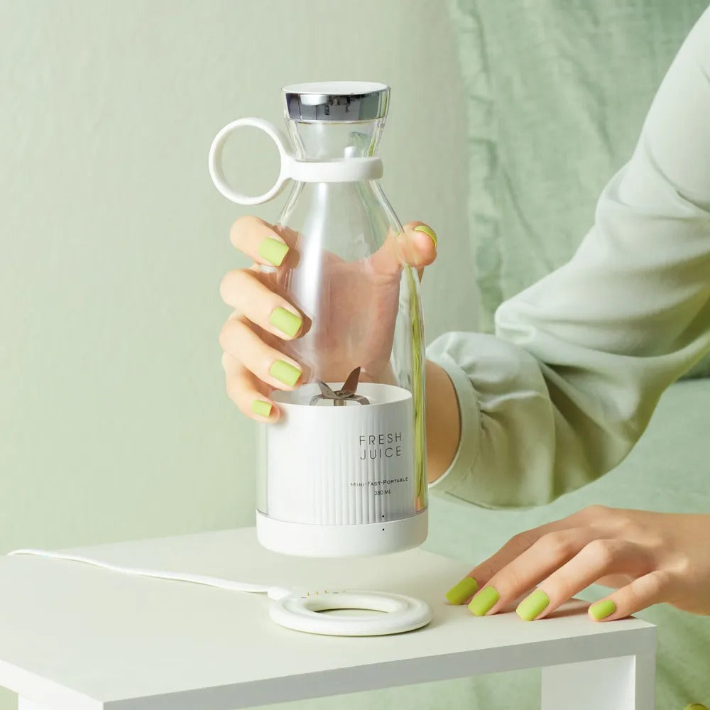 Portable  Mini Juicer Cup – Magnetic Rechargeable Fruit Blender (350ml)